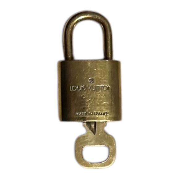 Louis Vuitton Lock and Key #315 π - Picture 2 of 6